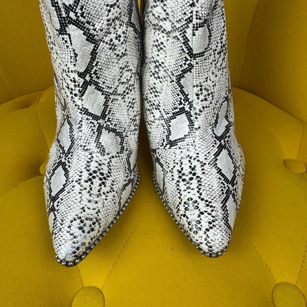 chase chloe SNAKEPRINT Studded Boots Size 6 - Picture 3 of 10